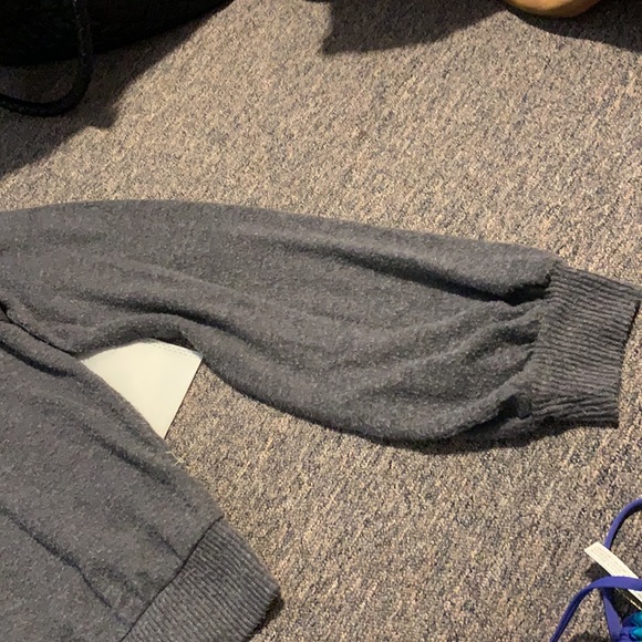 Grey super soft semi-balloon sleeve top - Picture 2 of 5